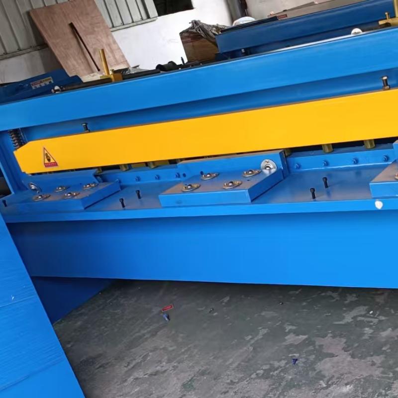 Material handling with ball transfer table